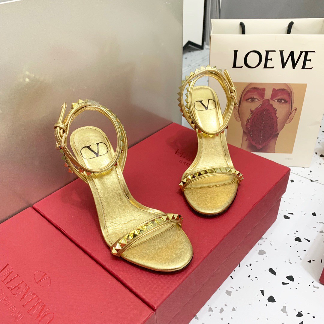 Replica Valentino Rockstud No Limit Sandal 100mm In Gold Metallic Nappa