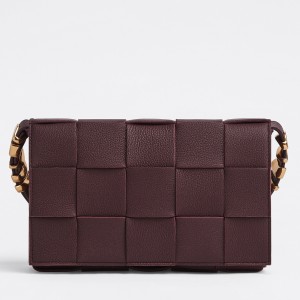 Bottega Veneta Cassette Bag In Burgundy Grained Leather