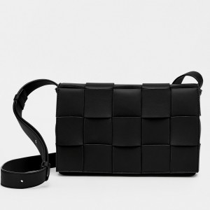 Bottega Veneta Cassett Bag In Black Intrecciato Lambskin