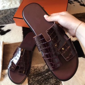 Hermes Izmir Sandals In Bordeaux Shiny Niloticus Crocodile