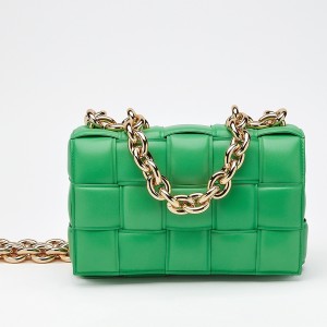 Bottega Veneta Chain Cassette Bag In Green Calfskin