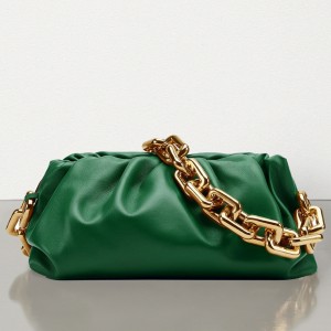 Bottega Veneta The Chain Pouch In Green Calfskin