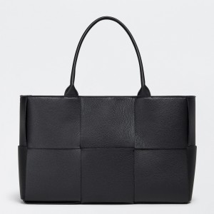 Bottega Veneta Arco Medium Tote In Black Intrecciato Leather