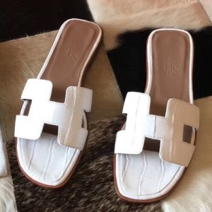 Hermes Oran Sandals In White Shiny Niloticus Crocodile